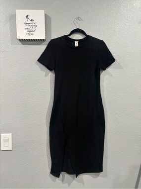 Black Ribbed Short-Sleeve Bodycon Dress